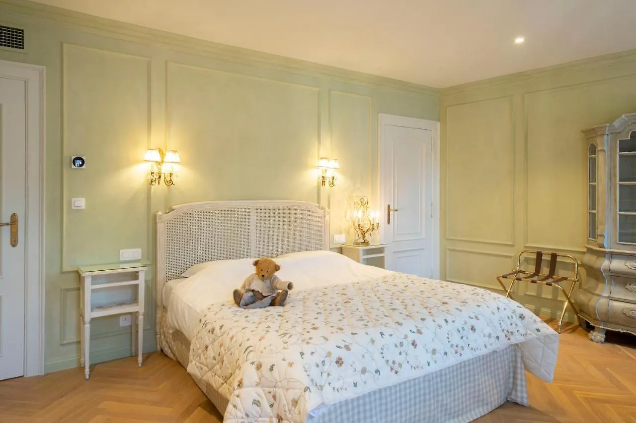 Guesthouse Mirabel Brugge 4*,